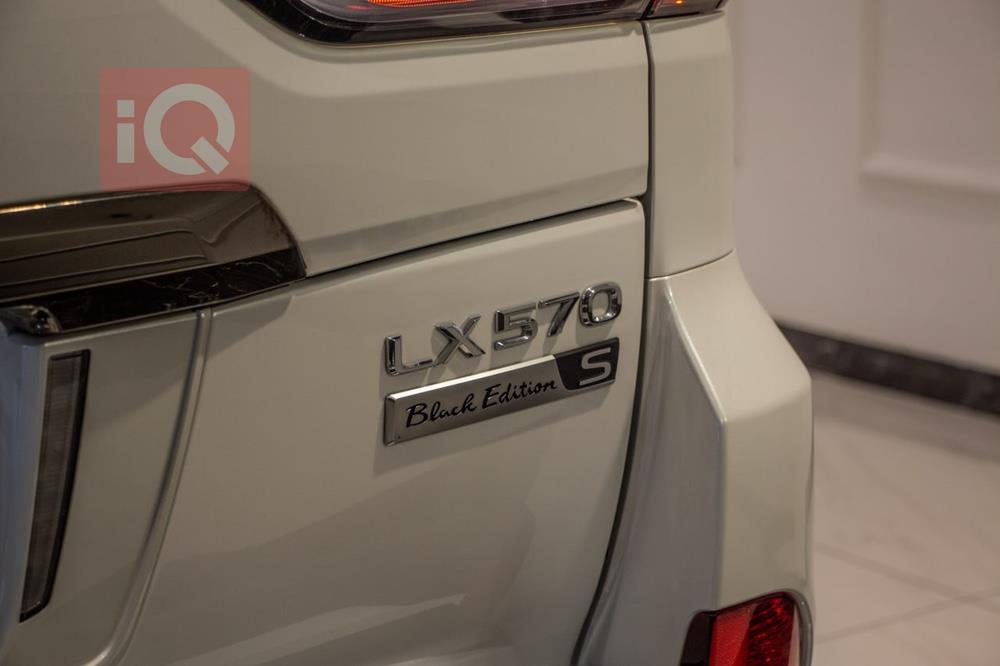 لێکزس LX